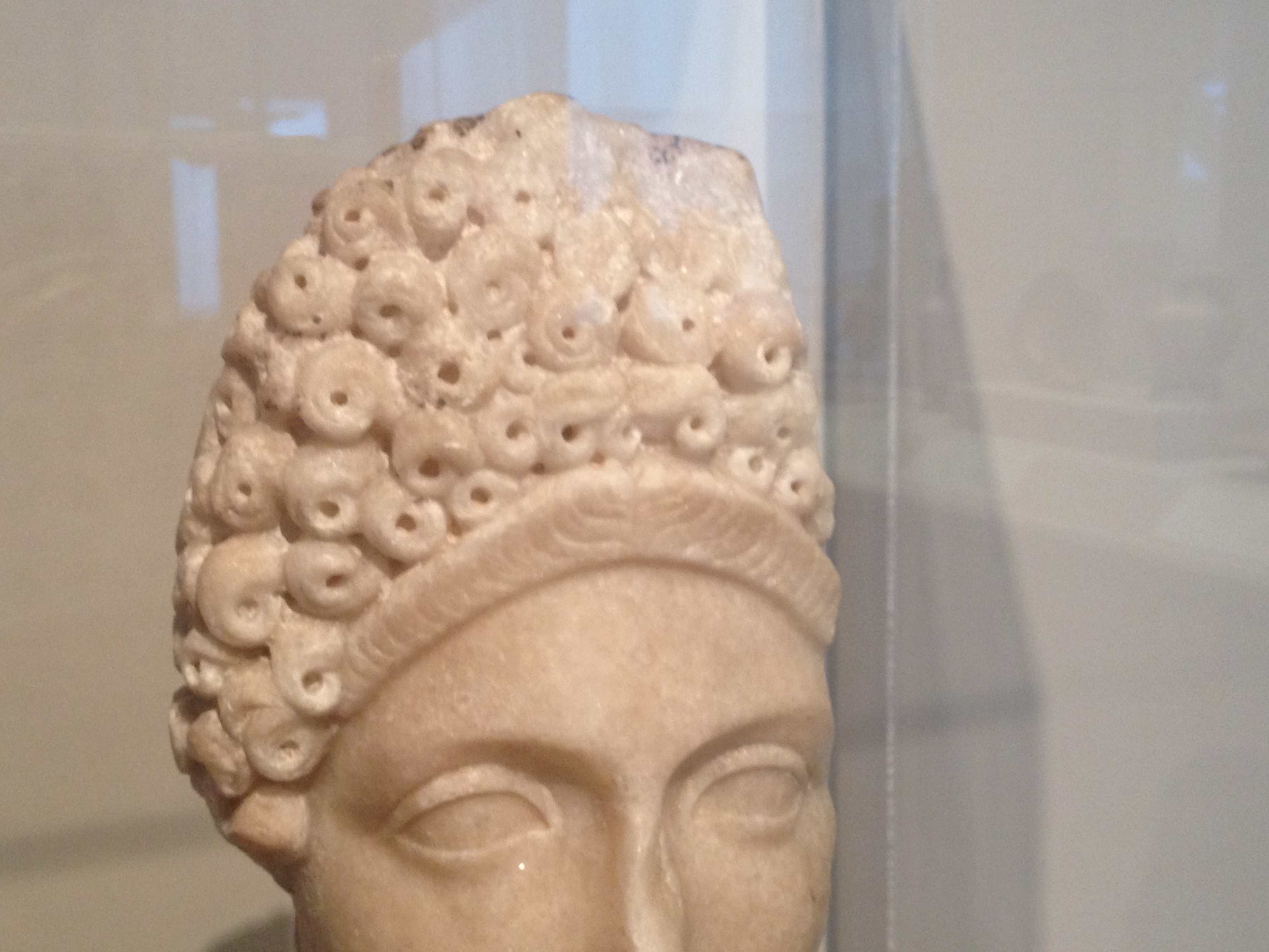 Roman [Flavian Period], Head of a Noble Woman, 96–100 AD. Pentelic Marble. Milwaukee Art Museum, purchase, with funds from the Woman's Exchange. Photo credit Chelsea Kelly.